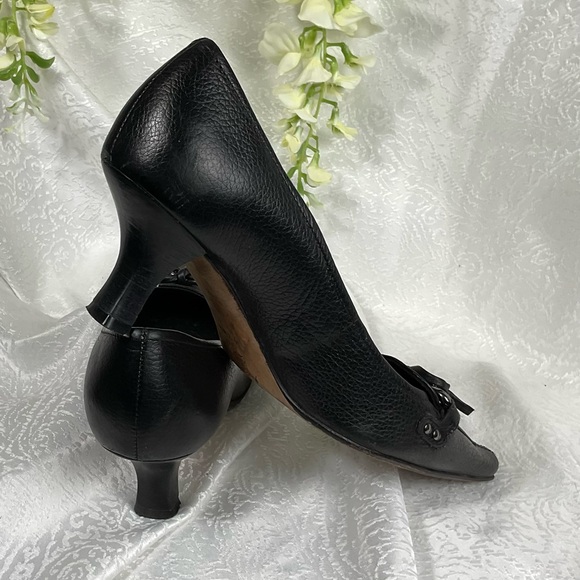 Gorgeous Antonio Milani 7.5 black leather kitten, heel/pump Pointy but Square to - Picture 2 of 13